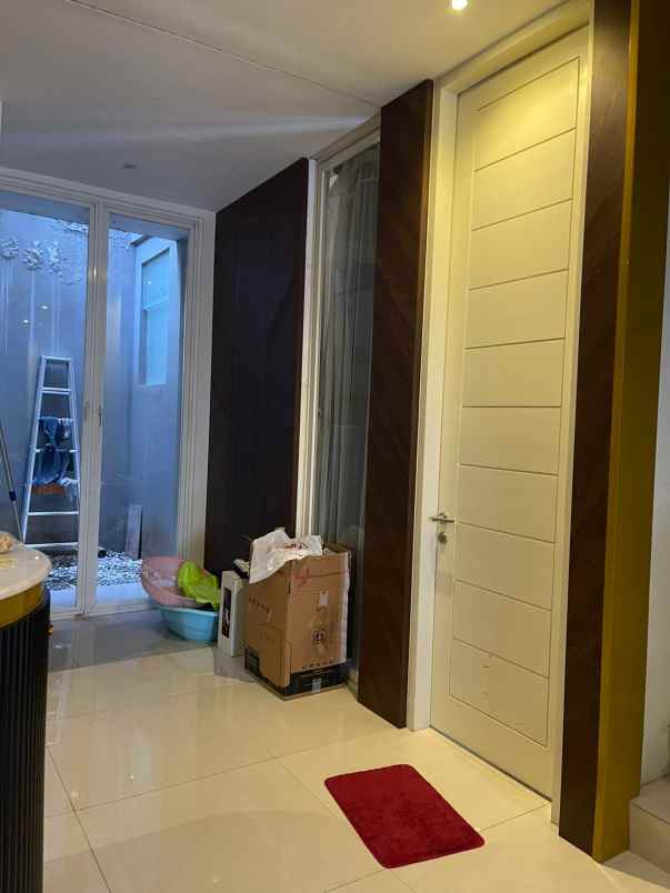 dijual rumah pakuwon city long beach