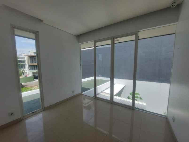 dijual rumah pakuwon indah surabaya