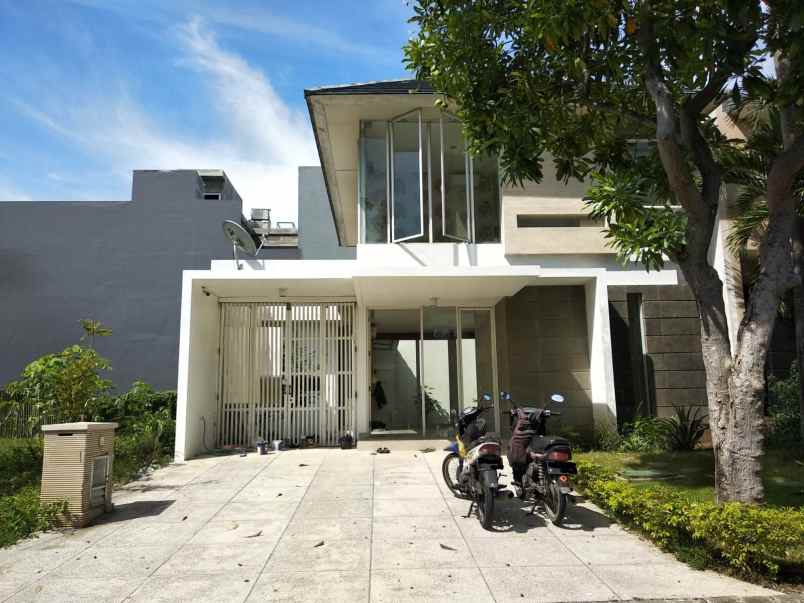 dijual rumah pakuwon indah surabaya