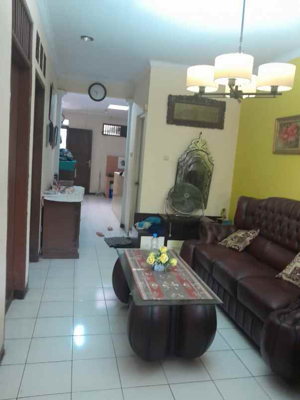 dijual rumah paninggilan