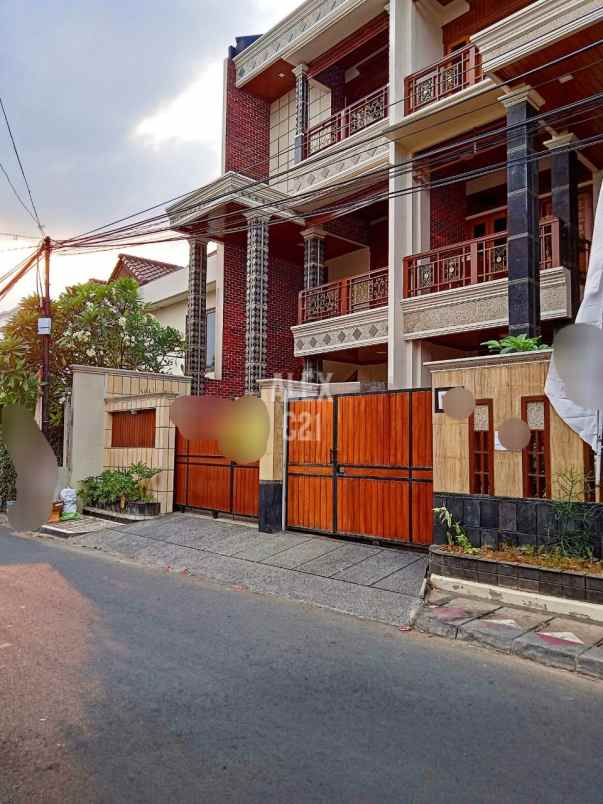 dijual rumah pasar minggu