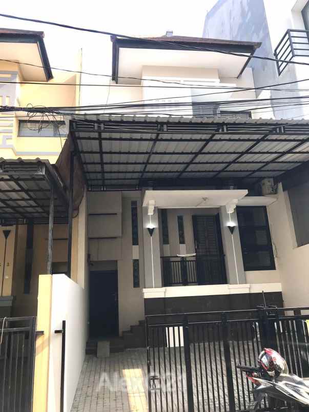 dijual rumah pegangsaan dua