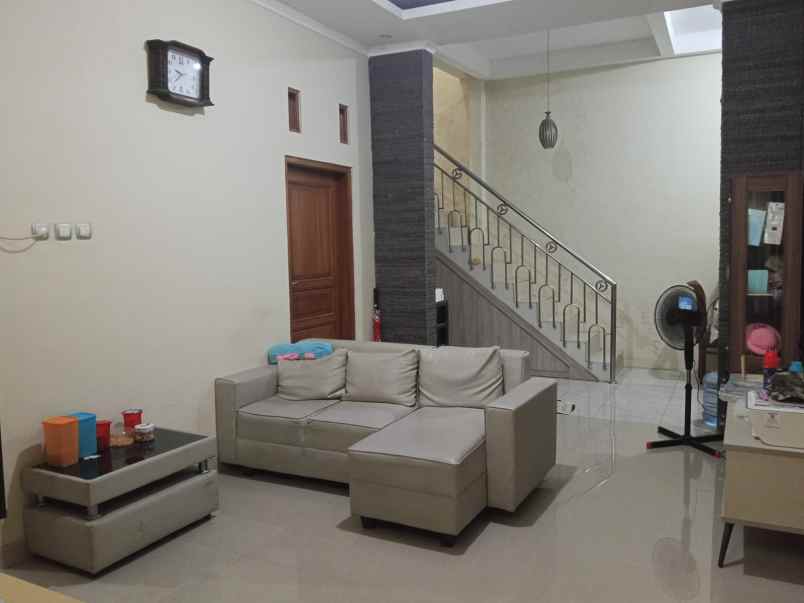 dijual rumah perum bumi inti persada