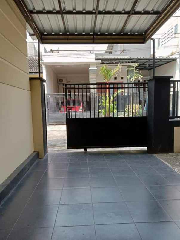 dijual rumah perum graha kota burengan