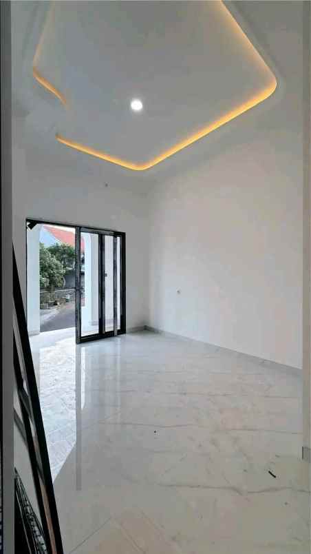 dijual rumah perum oma campus dau