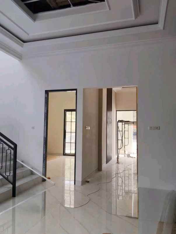 dijual rumah perum oma campus dau