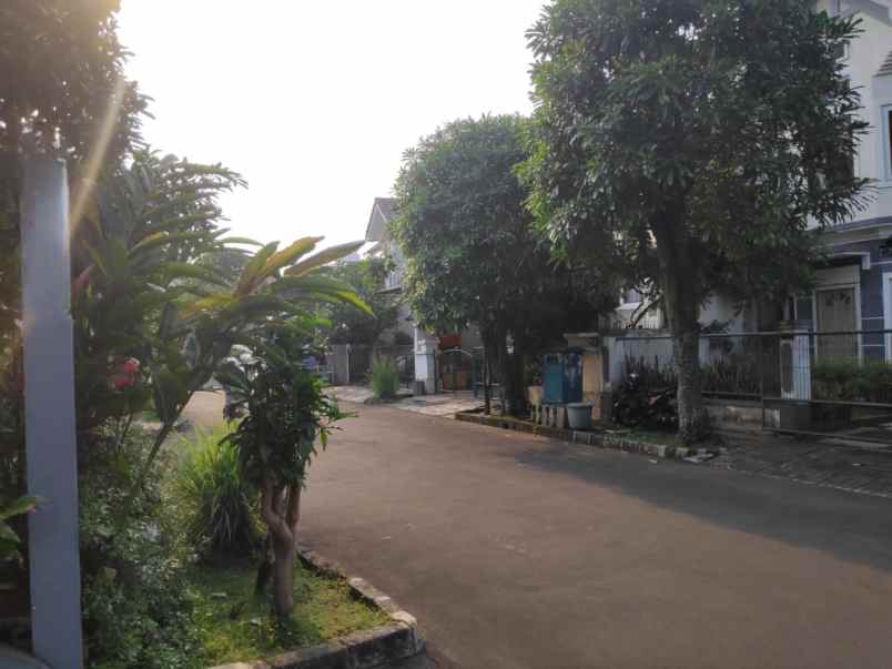 dijual rumah perumahan anggrek loka 2 3