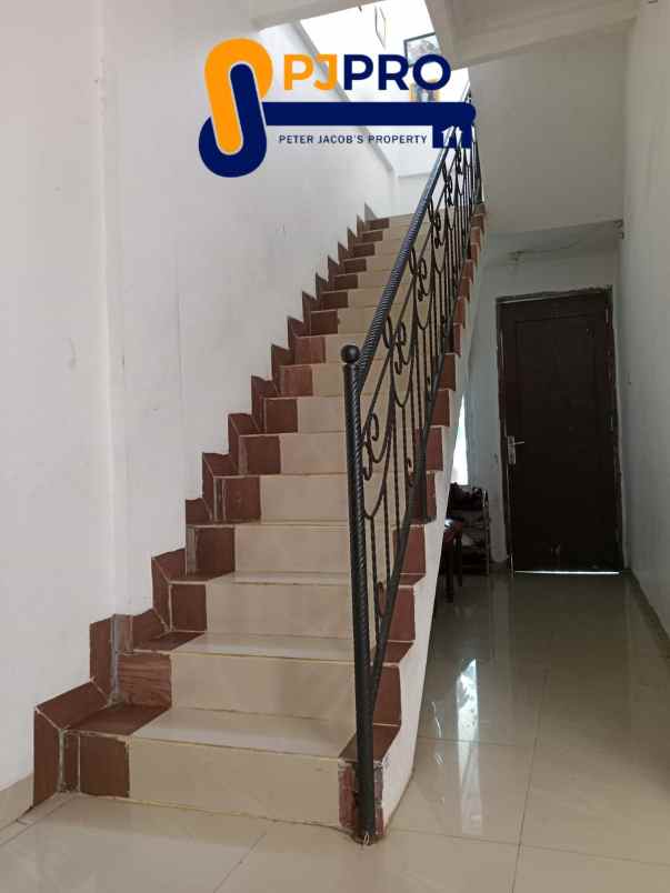 dijual rumah perumahan green garden 2