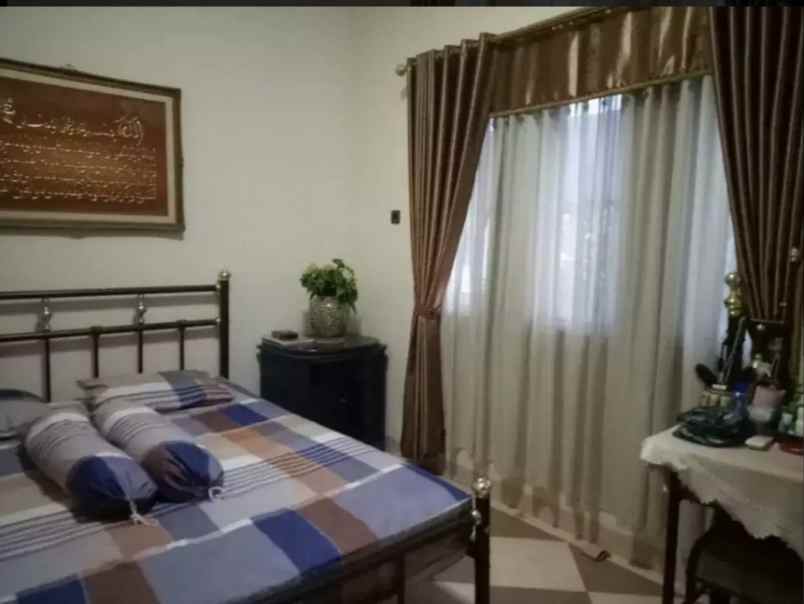 dijual rumah perumahan jatinegara baru