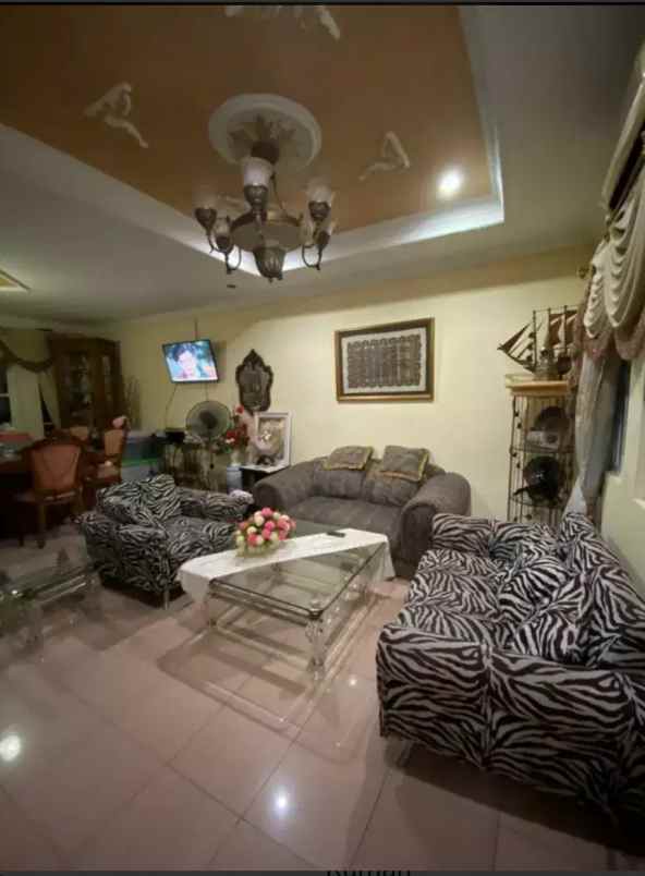 dijual rumah perumahan jatinegara baru