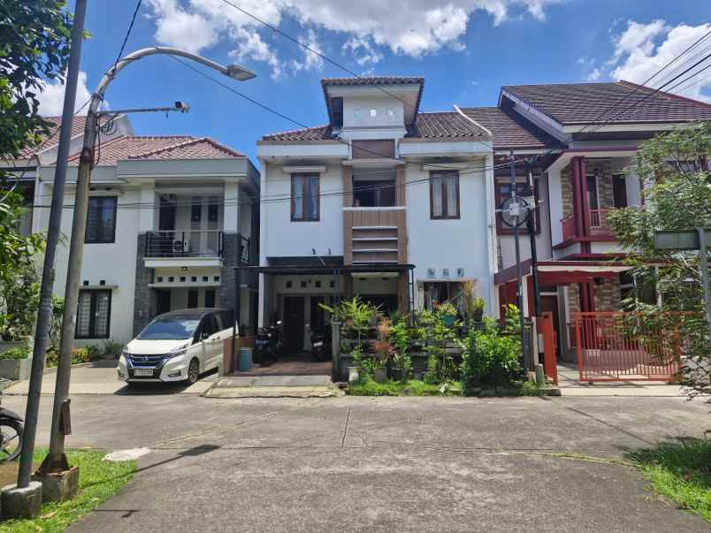dijual rumah perumahan jatinegara baru