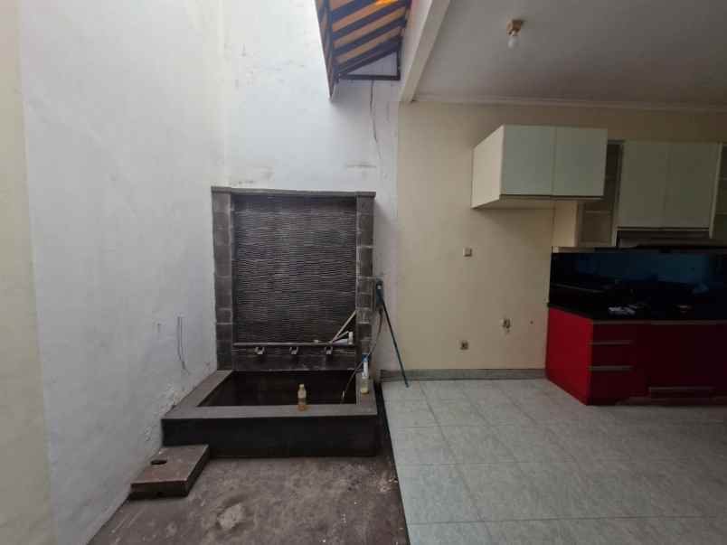 dijual rumah perumahan jatinegara baru