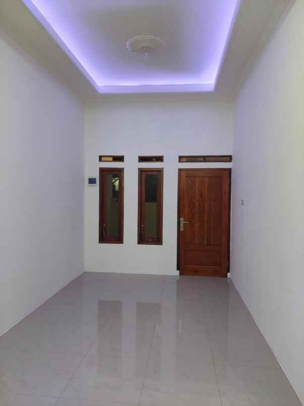 dijual rumah perumahan mekarsari permai