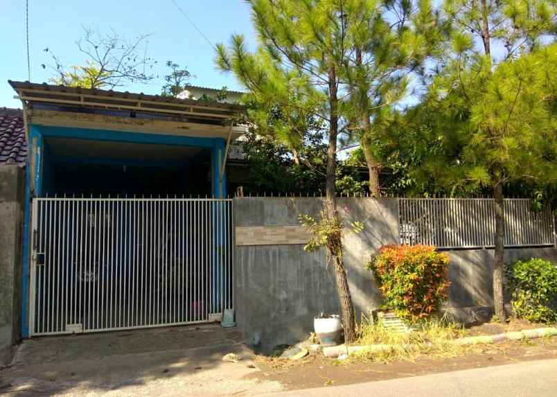 dijual rumah perumahan taman kusuma