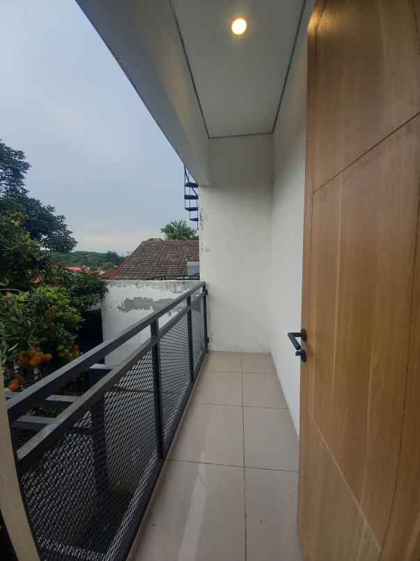 dijual rumah pesanggrahan