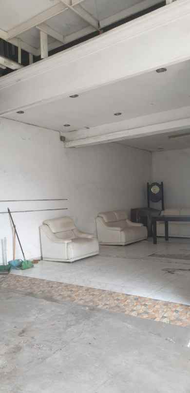 dijual rumah petemon barat