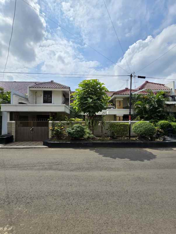 dijual rumah pondok bambu