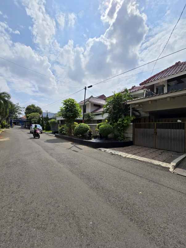 dijual rumah pondok bambu