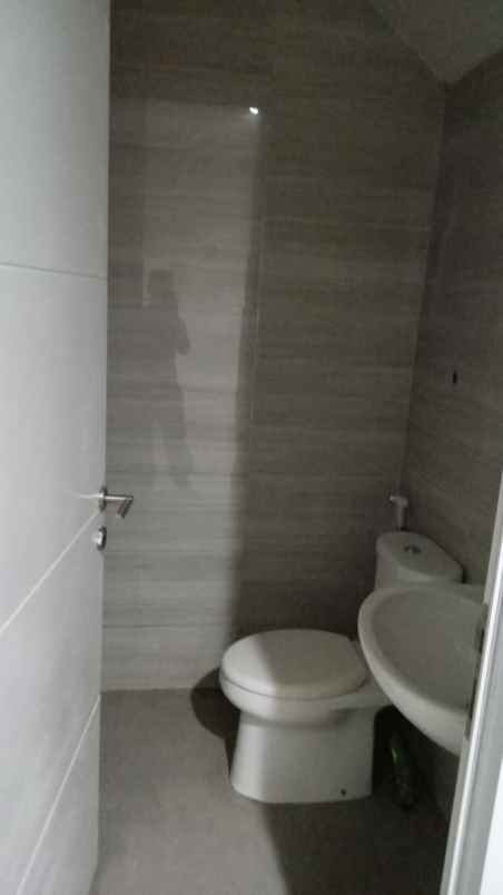 dijual rumah posisi hook di citragan cibubur