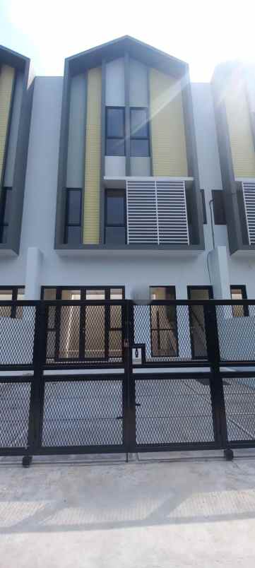 dijual rumah prima harapan regency