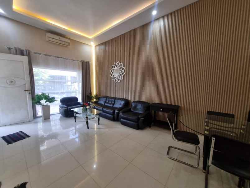 dijual rumah puri asri pakuwon city