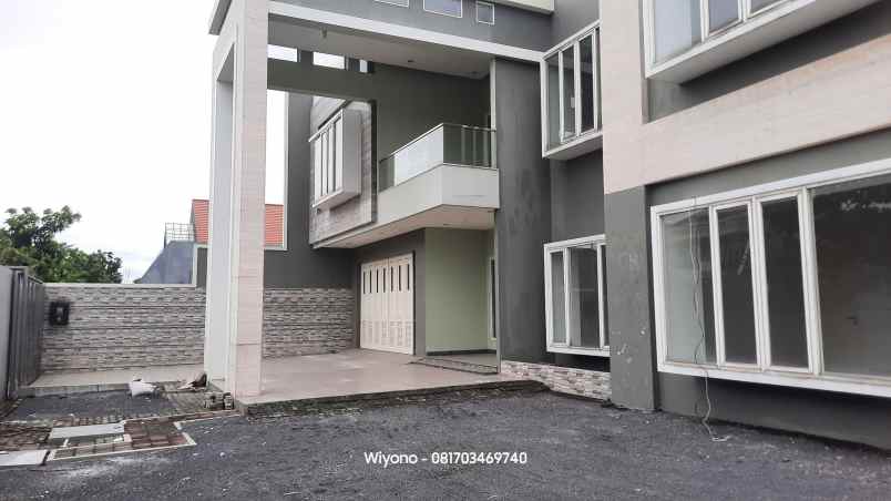 dijual rumah puri sukolilo timur raya