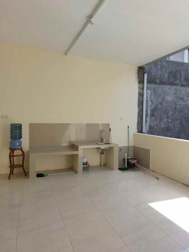 dijual rumah puri surya jaya kec