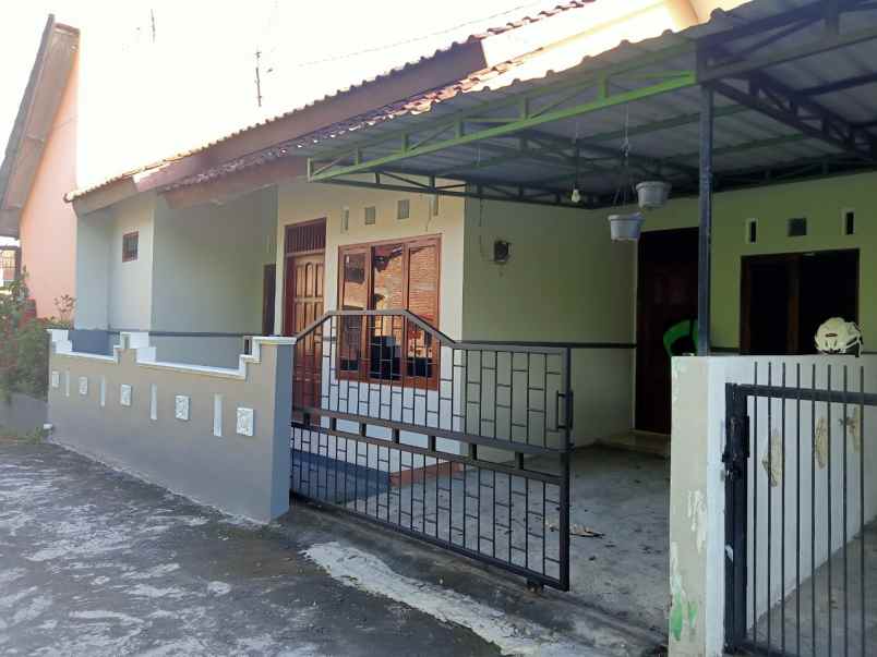 dijual rumah purwomartani