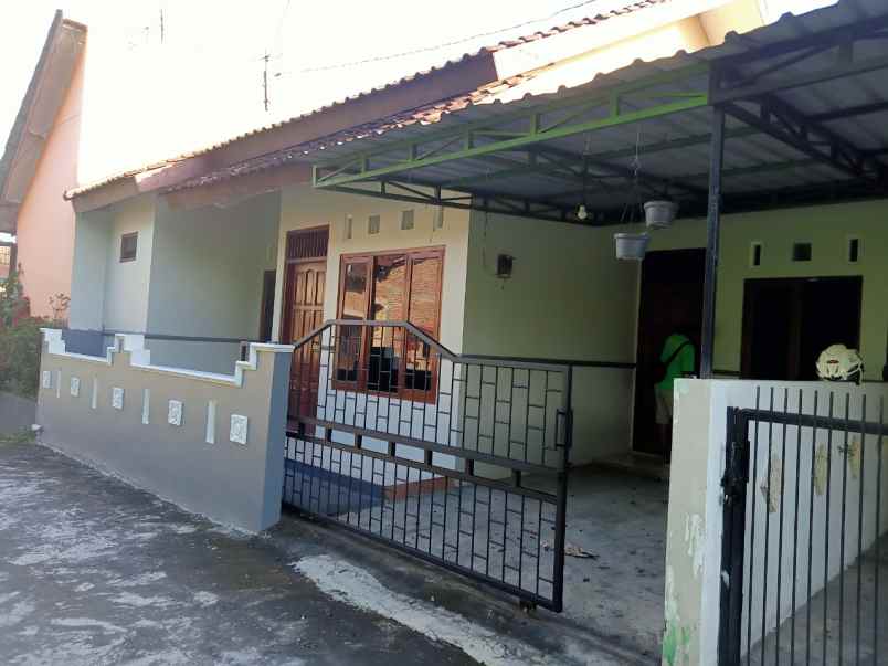 dijual rumah purwomartani