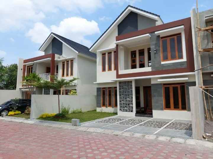 dijual rumah purwomartani kalasan