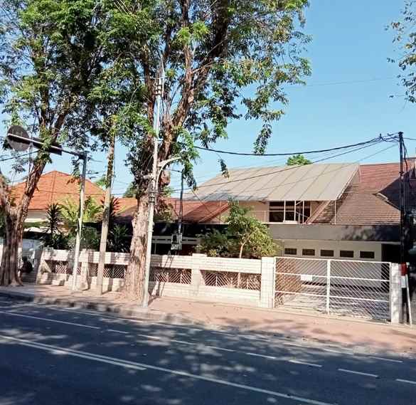 dijual rumah raya darmo