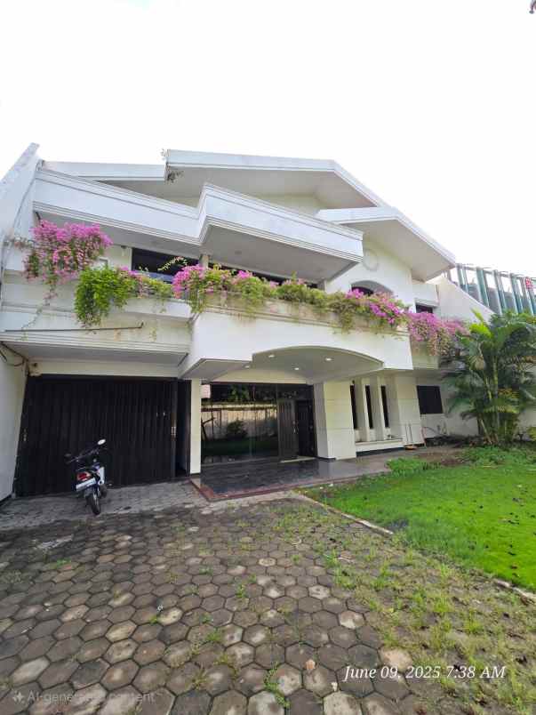 dijual rumah raya manyar