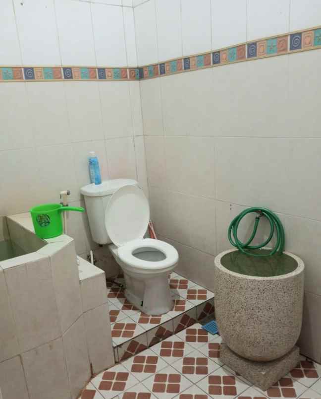 dijual rumah raya semampir medokan