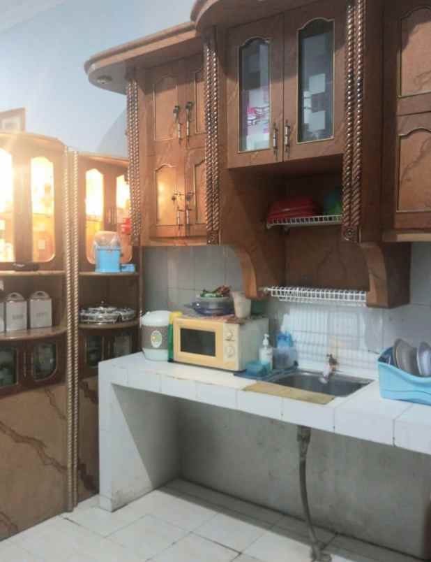 dijual rumah raya semampir medokan