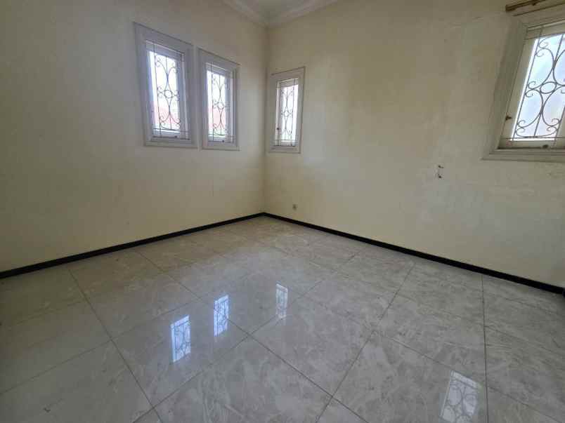 dijual rumah regency 21