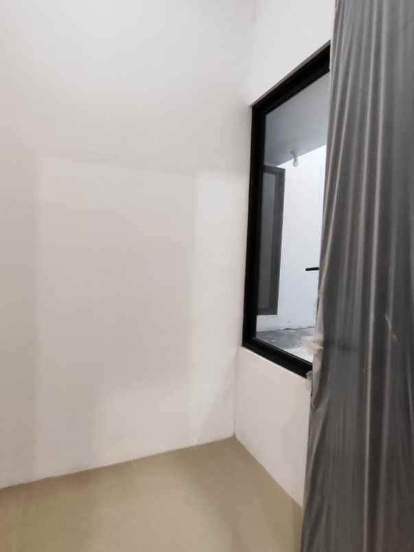 dijual rumah regency one east point