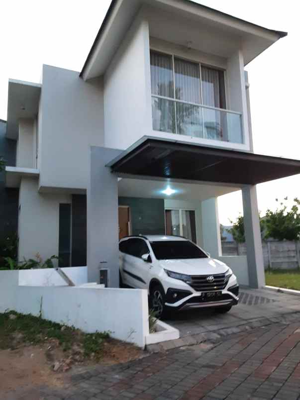 dijual rumah royal residence