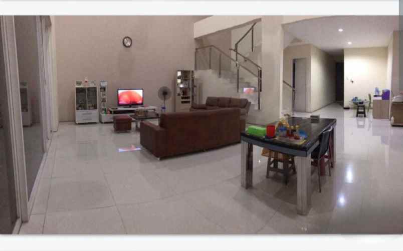 dijual rumah royal residence