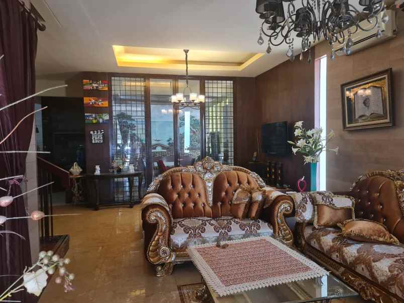 dijual rumah royal residence