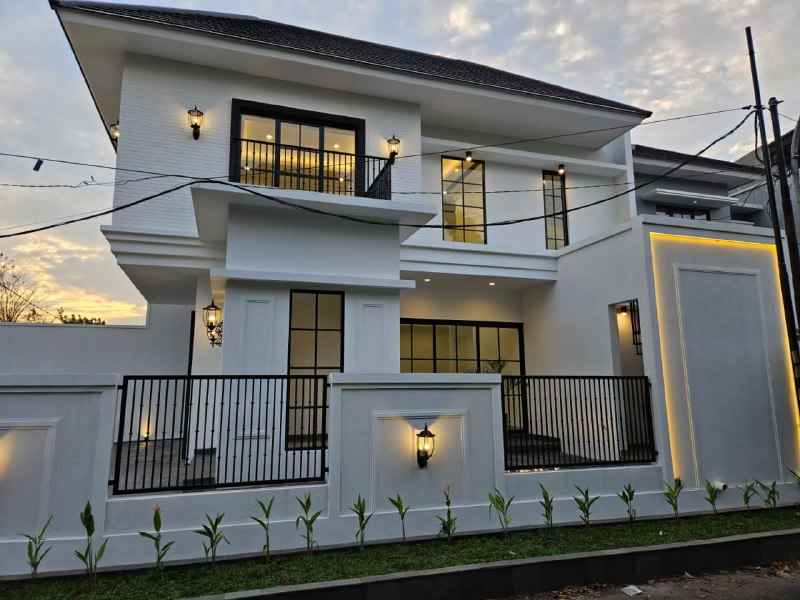 dijual rumah rungkut asri