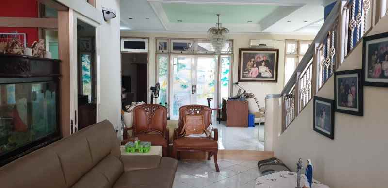 dijual rumah rungkut asri