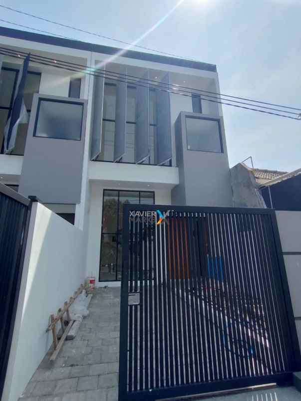 dijual rumah rungkut asri tengah