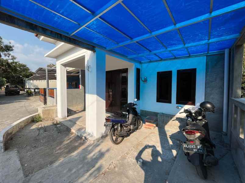 dijual rumah sambego