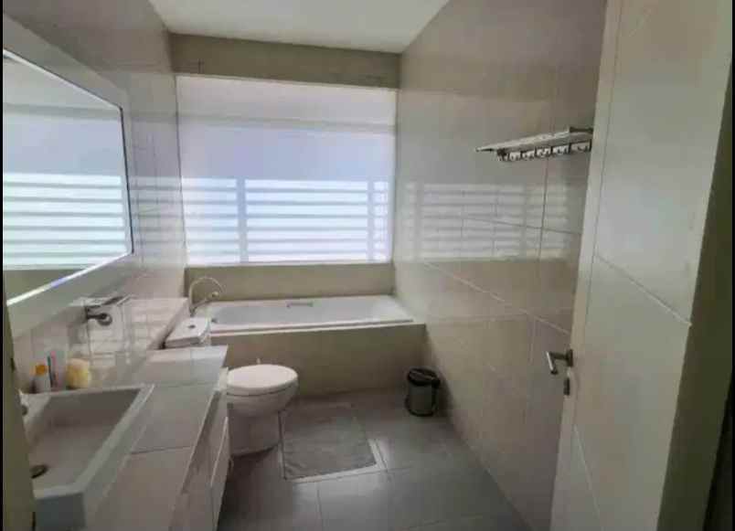 dijual rumah sambiroto