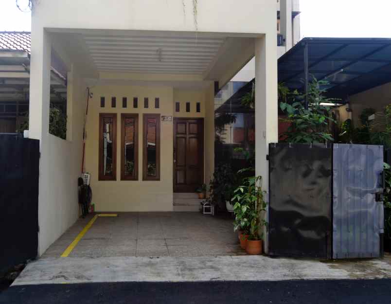 dijual rumah sangat terawat ciputat cirendeu