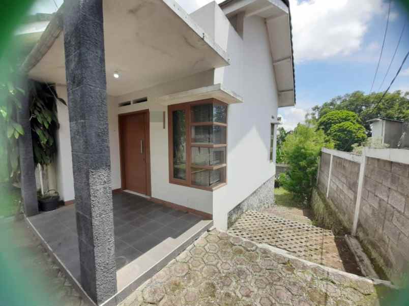 dijual rumah sariwangi