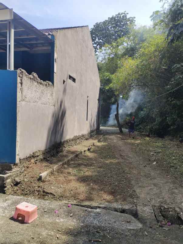 dijual rumah sawangan depok