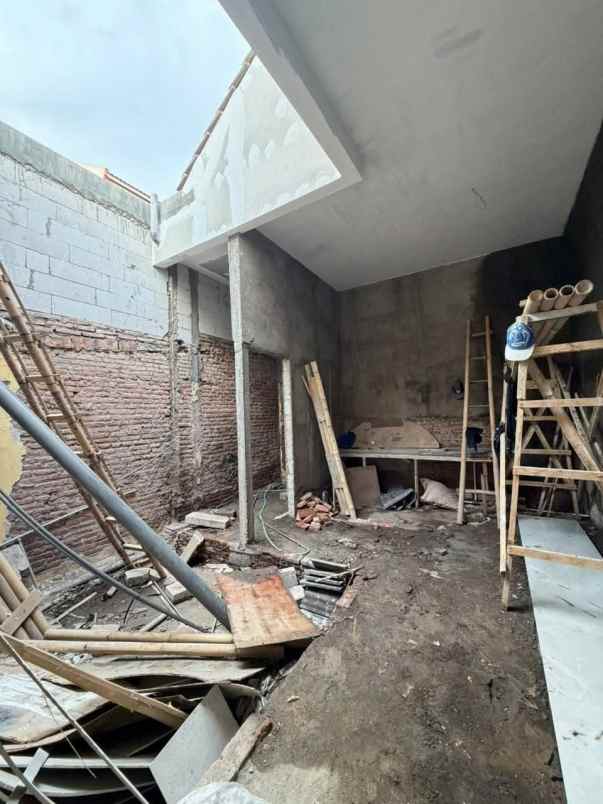 dijual rumah sawojajar 1