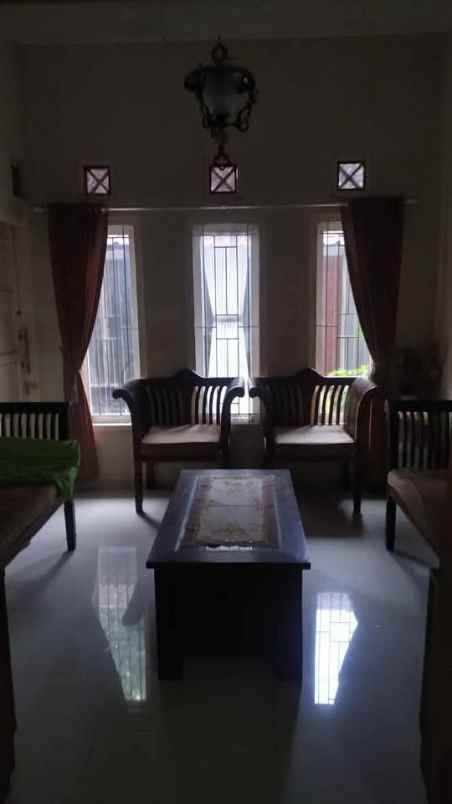 dijual rumah sekeloa