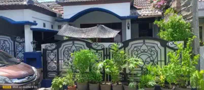 dijual rumah semampir